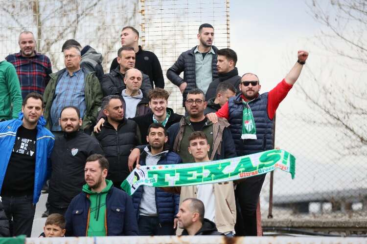 Bursaspor taraftarı İnegöl deplasmanında (FOTO GALERİ)