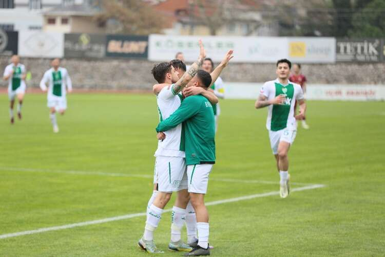 Bursaspor taraftarı İnegöl deplasmanında (FOTO GALERİ)