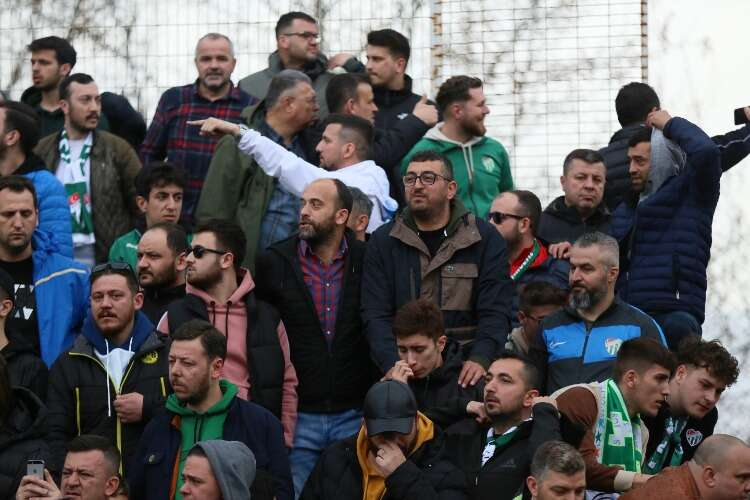 Bursaspor taraftarı İnegöl deplasmanında (FOTO GALERİ)