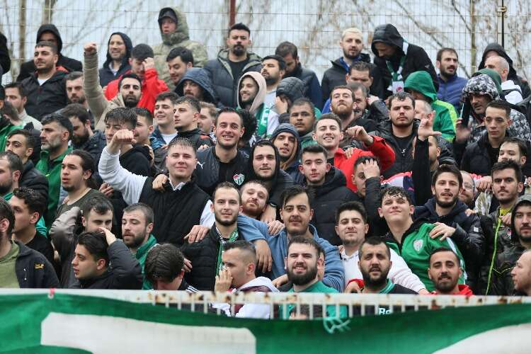 Bursaspor taraftarı İnegöl deplasmanında (FOTO GALERİ)