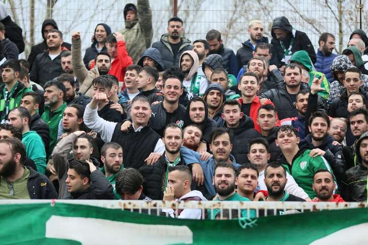 Bursaspor taraftarı İnegöl deplasmanında (FOTO GALERİ)