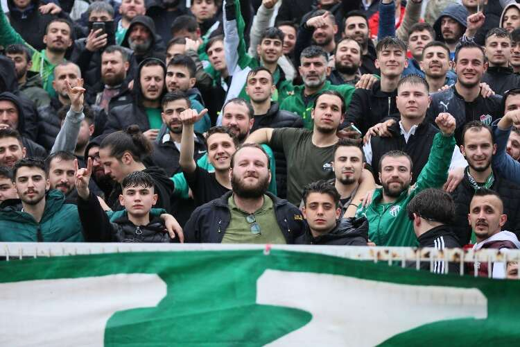 Bursaspor taraftarı İnegöl deplasmanında (FOTO GALERİ)