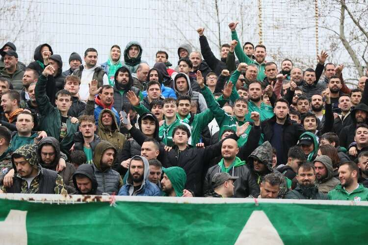 Bursaspor taraftarı İnegöl deplasmanında (FOTO GALERİ)