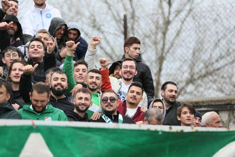 Bursaspor taraftarı İnegöl deplasmanında (FOTO GALERİ)