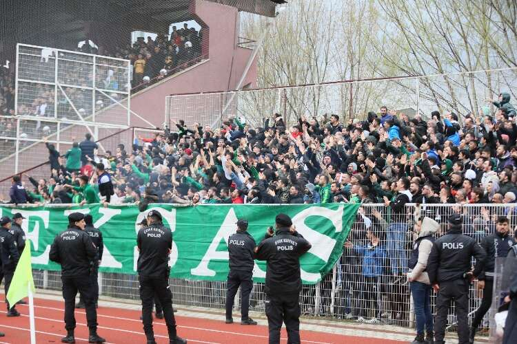 Bursaspor taraftarı İnegöl deplasmanında (FOTO GALERİ)