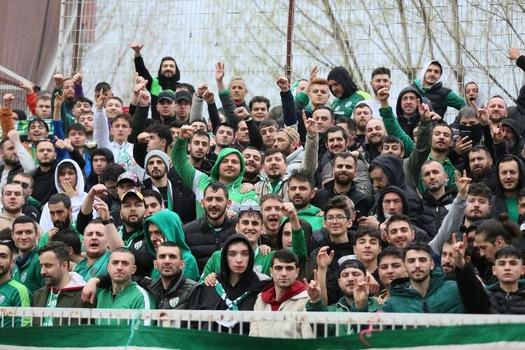 Bursaspor taraftarı İnegöl deplasmanında (FOTO GALERİ)