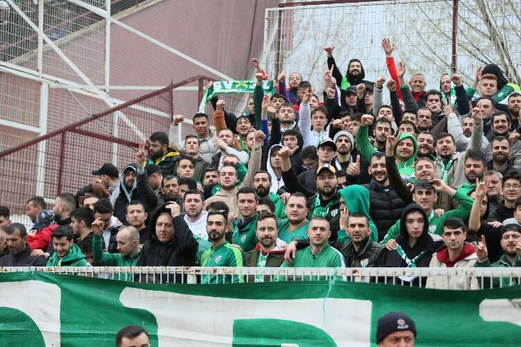 Bursaspor taraftarı İnegöl deplasmanında (FOTO GALERİ)