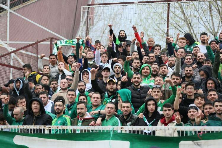 Bursaspor taraftarı İnegöl deplasmanında (FOTO GALERİ)