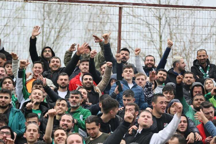 Bursaspor taraftarı İnegöl deplasmanında (FOTO GALERİ)