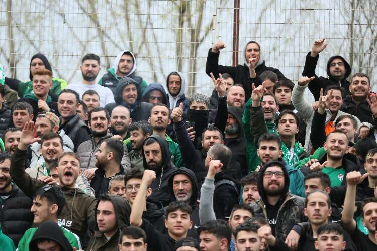 Bursaspor taraftarı İnegöl deplasmanında (FOTO GALERİ)