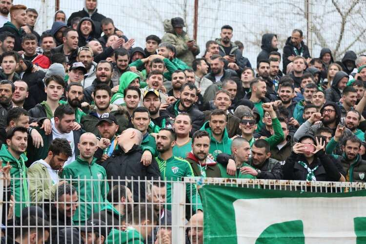 Bursaspor taraftarı İnegöl deplasmanında (FOTO GALERİ)