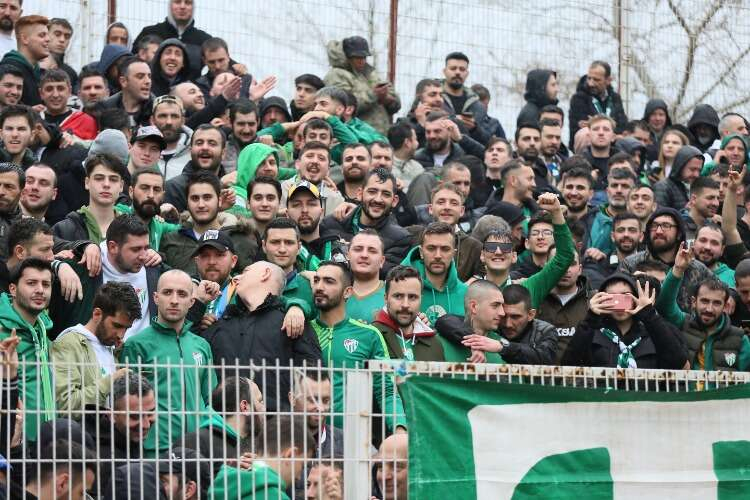 Bursaspor taraftarı İnegöl deplasmanında (FOTO GALERİ)