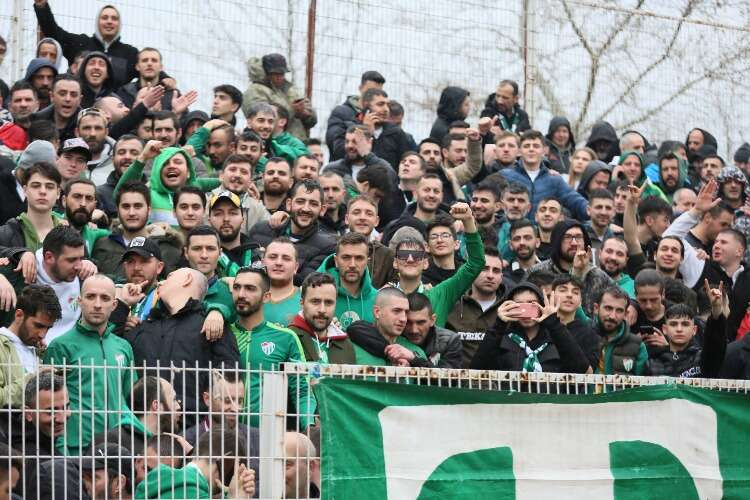 Bursaspor taraftarı İnegöl deplasmanında (FOTO GALERİ)