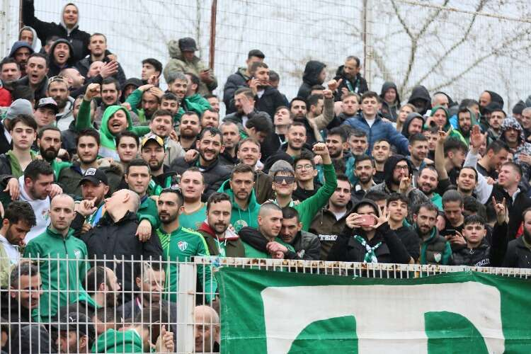 Bursaspor taraftarı İnegöl deplasmanında (FOTO GALERİ)