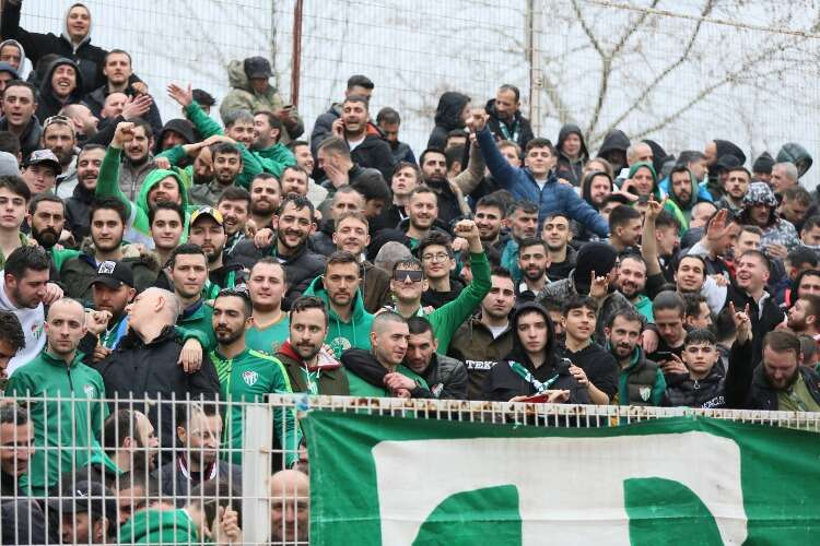 Bursaspor taraftarı İnegöl deplasmanında (FOTO GALERİ)