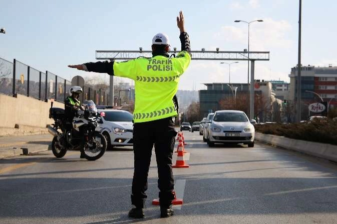 Bayramda 100 bin personel görevde