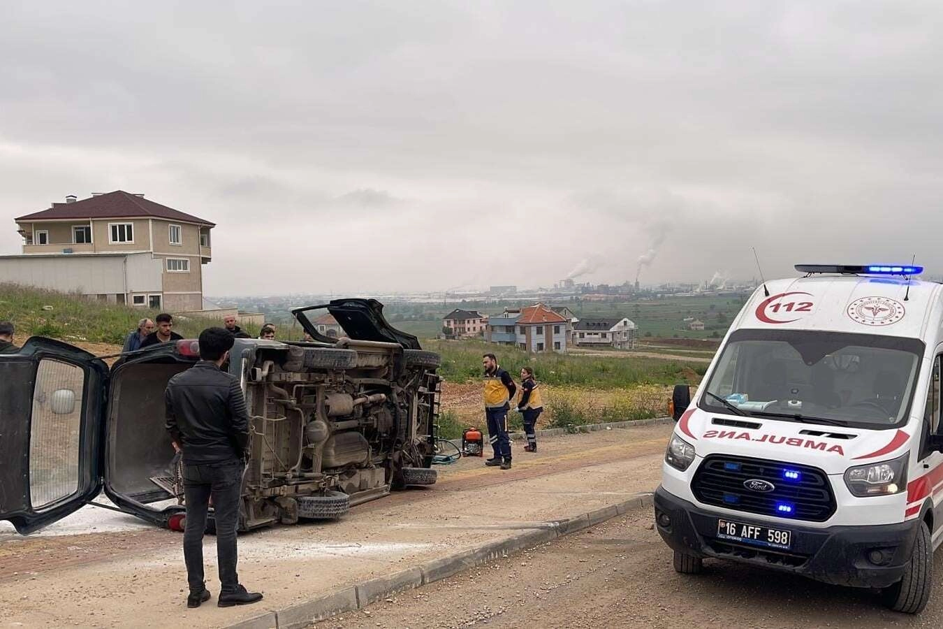 Minibüsün takla attığı anlar kamerada: 3 yaralı