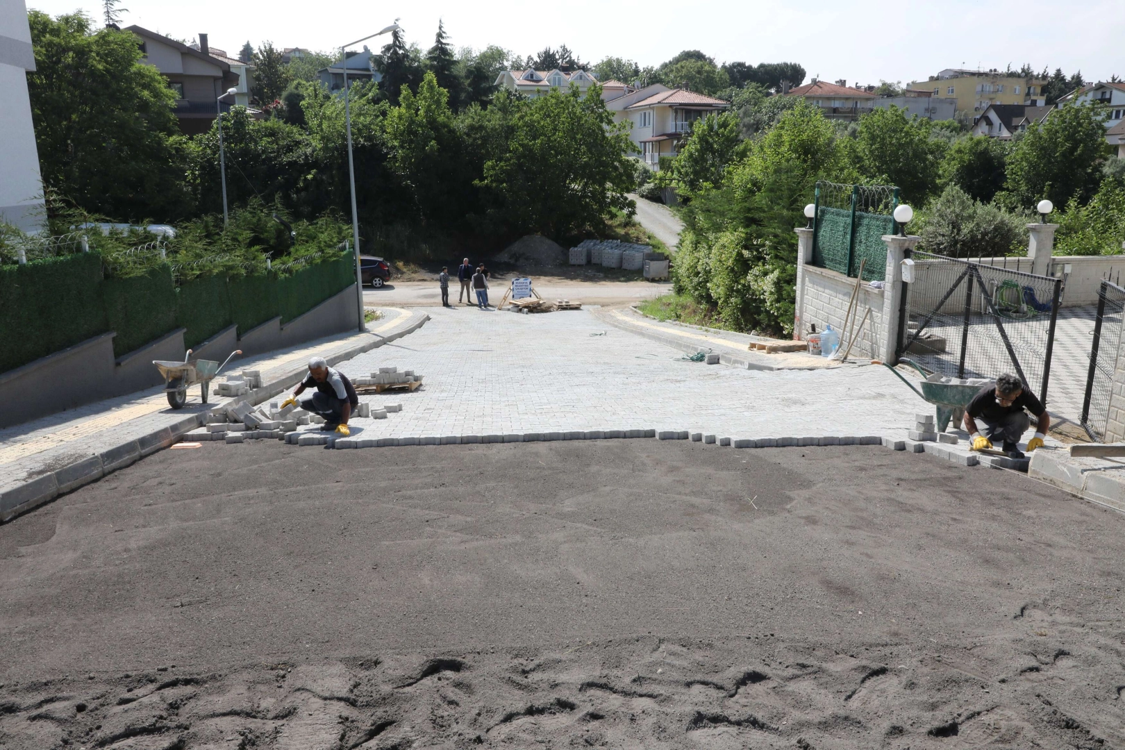 Mudanya Belediyesi yolları yenilemeye devam ediyor.