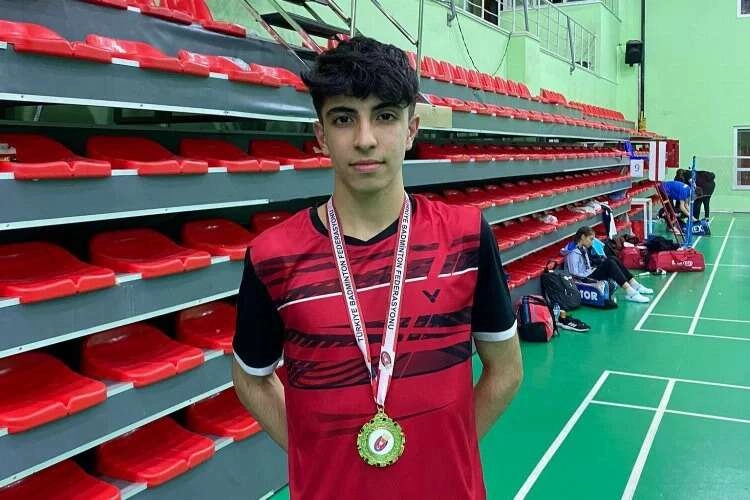 Osmangazi'ye badmintonda altın madalya