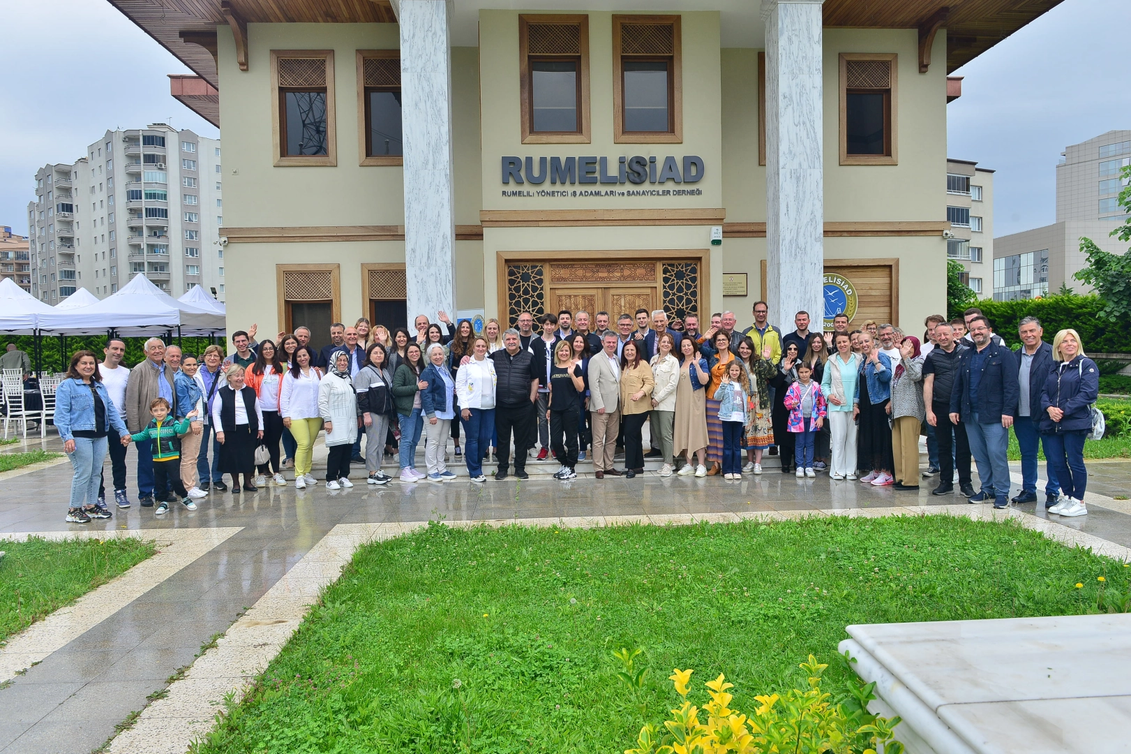 RUMELİSİAD ailesi yemekte bir araya geldi.