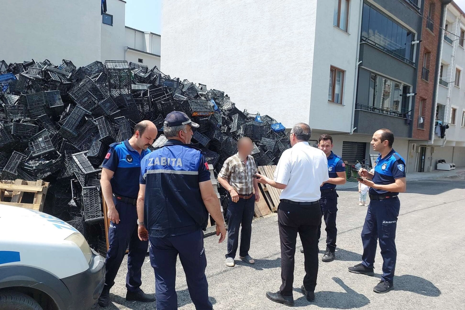 Binlerce boş seleye zabıta el koydu