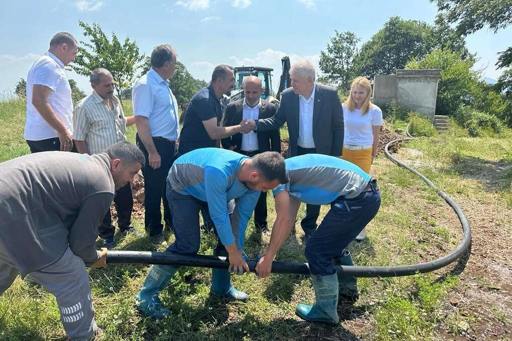 Su geldi mahalleli çifte bayram yaptı