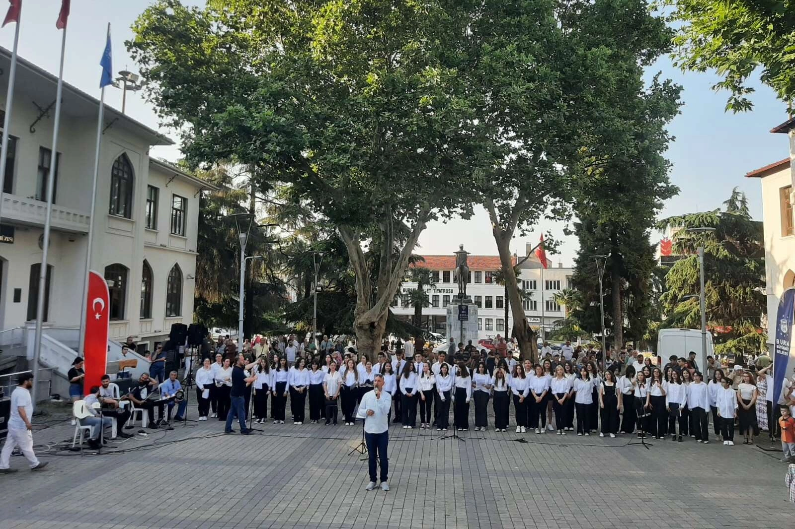 Barış Manço'nun hatırası, çocuklarla yaşıyor.