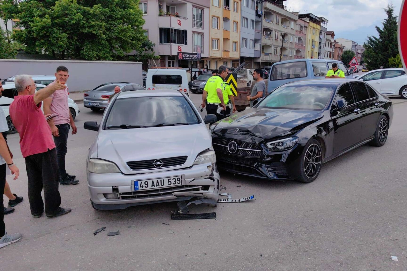 İnegölspor Başkanı Osman Sevim trafik kazası yaptı.