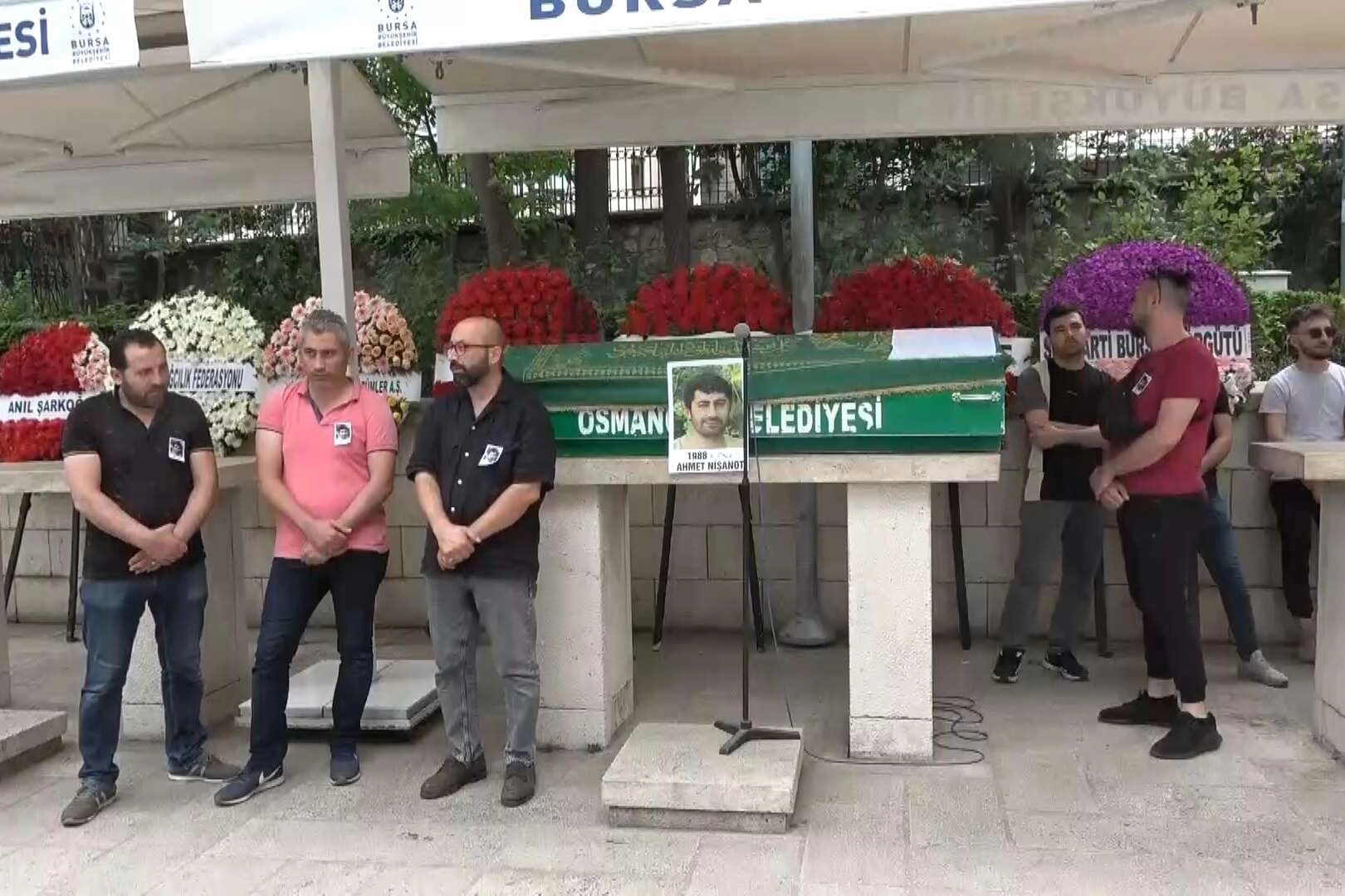 Tırmanış yaparken düşen dağcı, Bursa'da toprağa verildi.