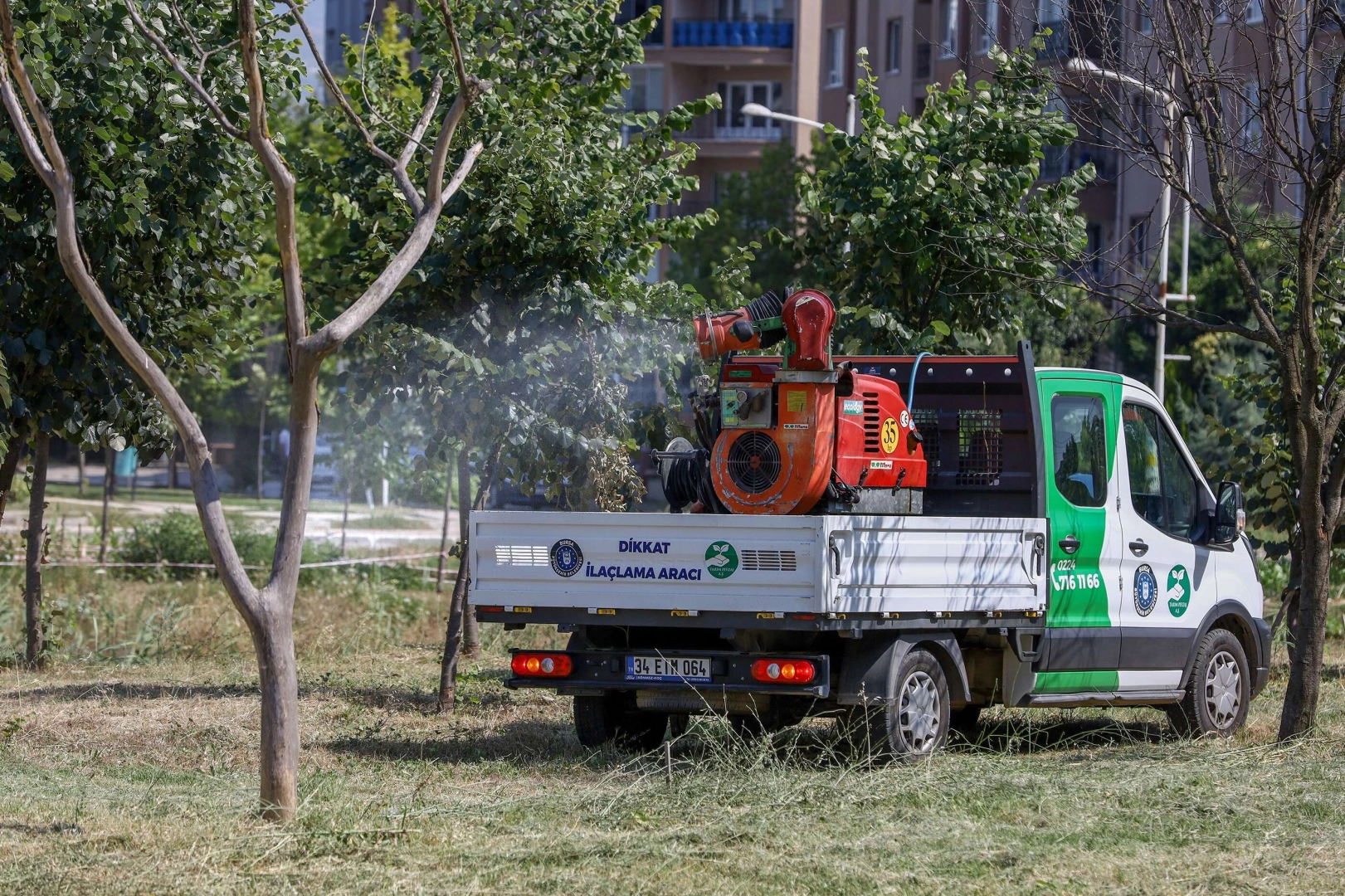 Büyükşehirden sineklerle mücadele