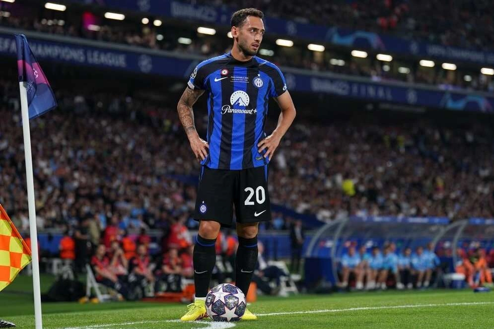 Hakan Çalhanoğlu, 2027'ye kadar Inter'de