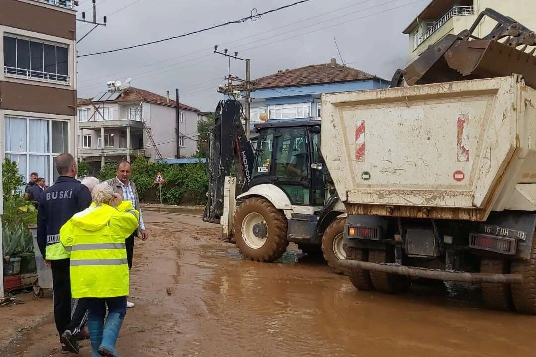 Taşan dereler, ekipleri seferber etti