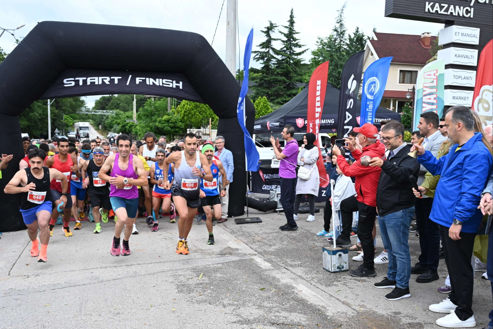 Kazancı’da ‘dostluk’ için koştular