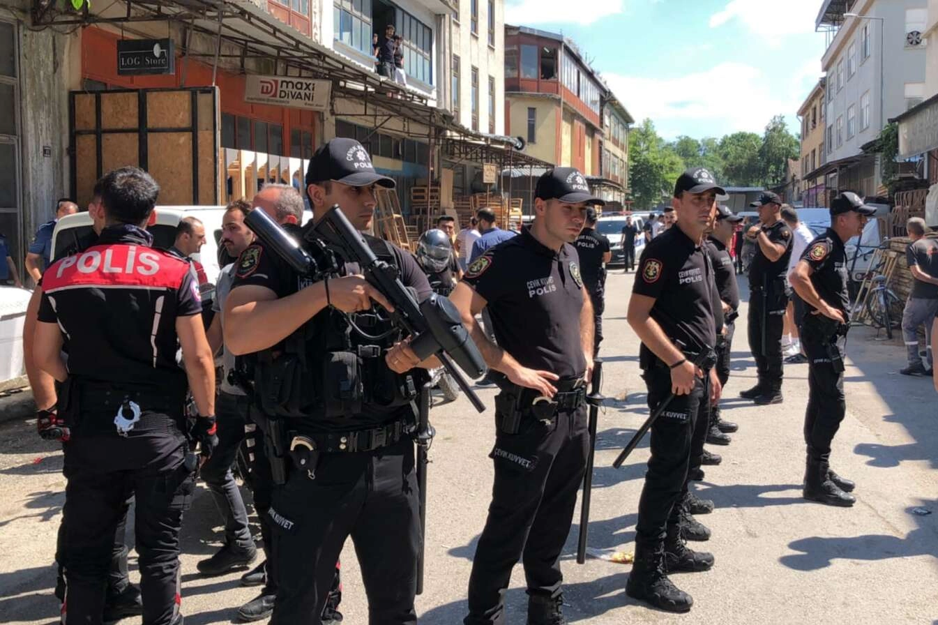 Kiracı ile iş yeri sahipleri arasındaki kavgada 5 kişi yaralandı