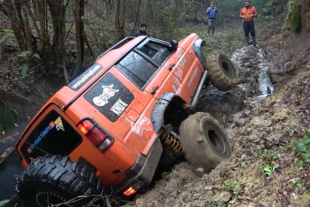 Off-road tutkunlarının Bursa tırmanışları nefes kesti