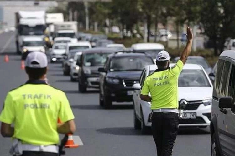 Bakan Yerlikaya'dan trafikte 'hız' uyarısı geldi