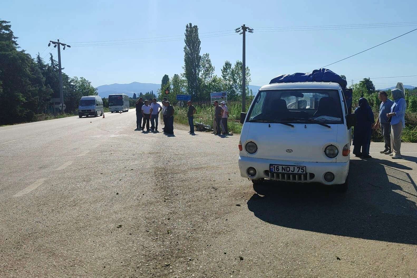 Motosiklet kamyonete çarptı, genç sürücü ağır yaralandı