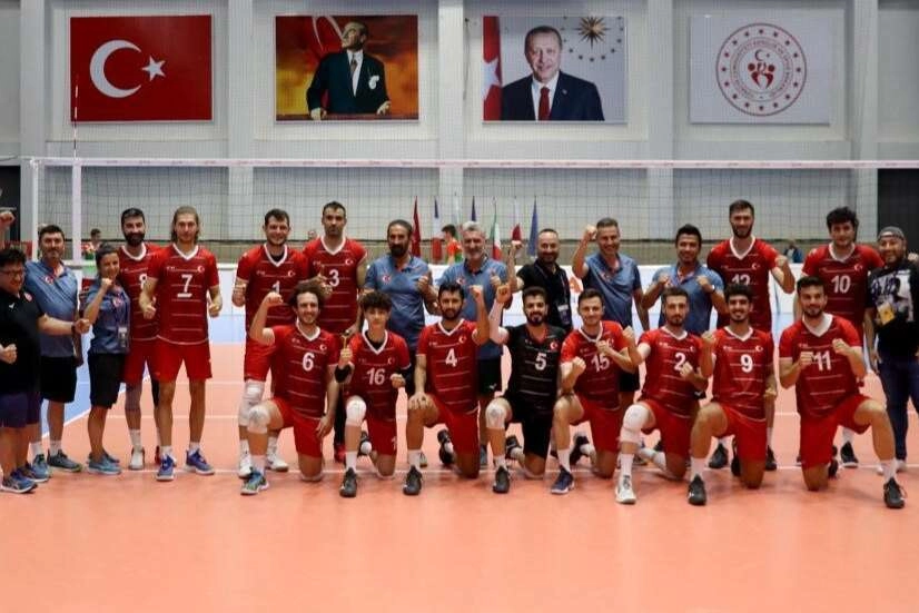 Bakan Osman Aşkın Bak'tan milli voleybolculara tebrik mesajı