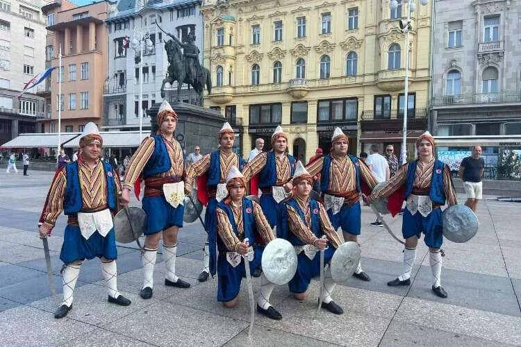 Bursa'nın 'Kılıç Kalkan' sesleri Zagreb'de yankılandı!