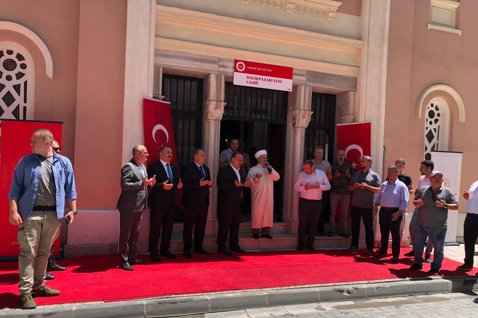 Gemlik Balıkpazarı Camii ibadete açıldı