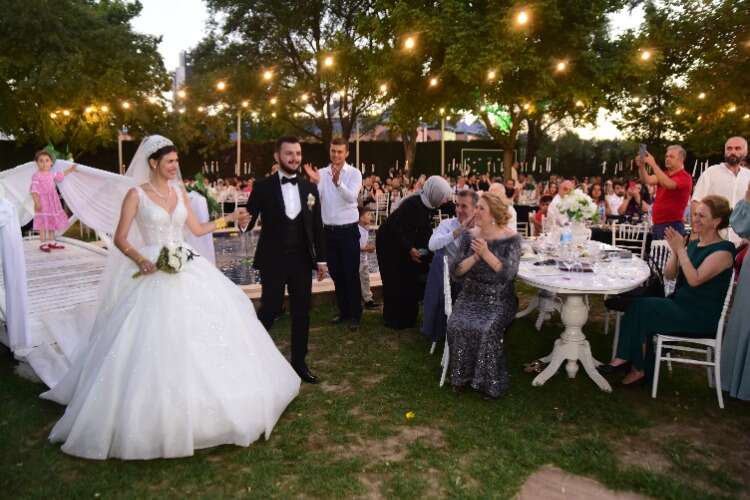 Ceren Sipahi ile Metehan Köklü'den görkemli düğün