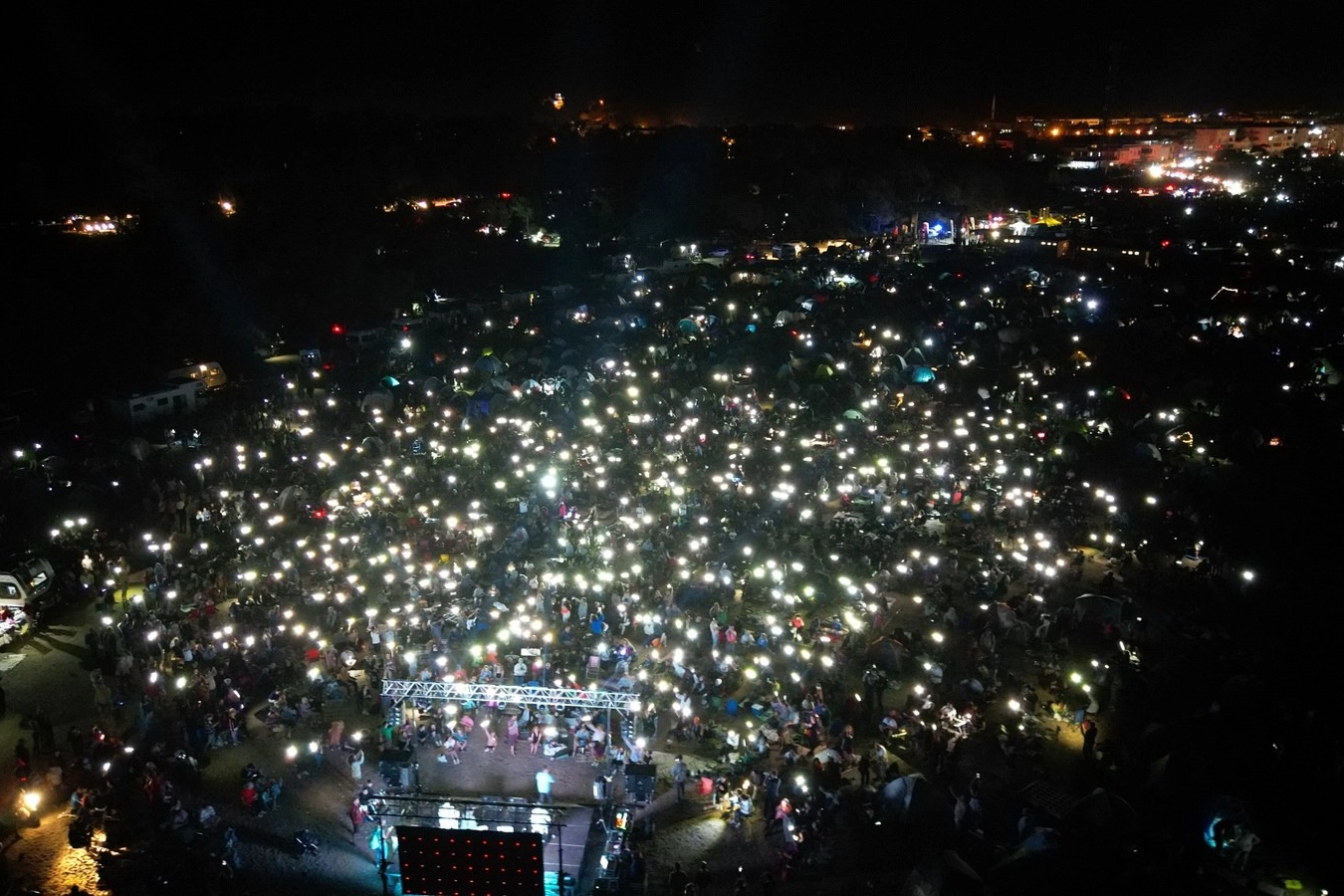 Karacabey'de meteor yağmuru için binlerce kişi toplandı