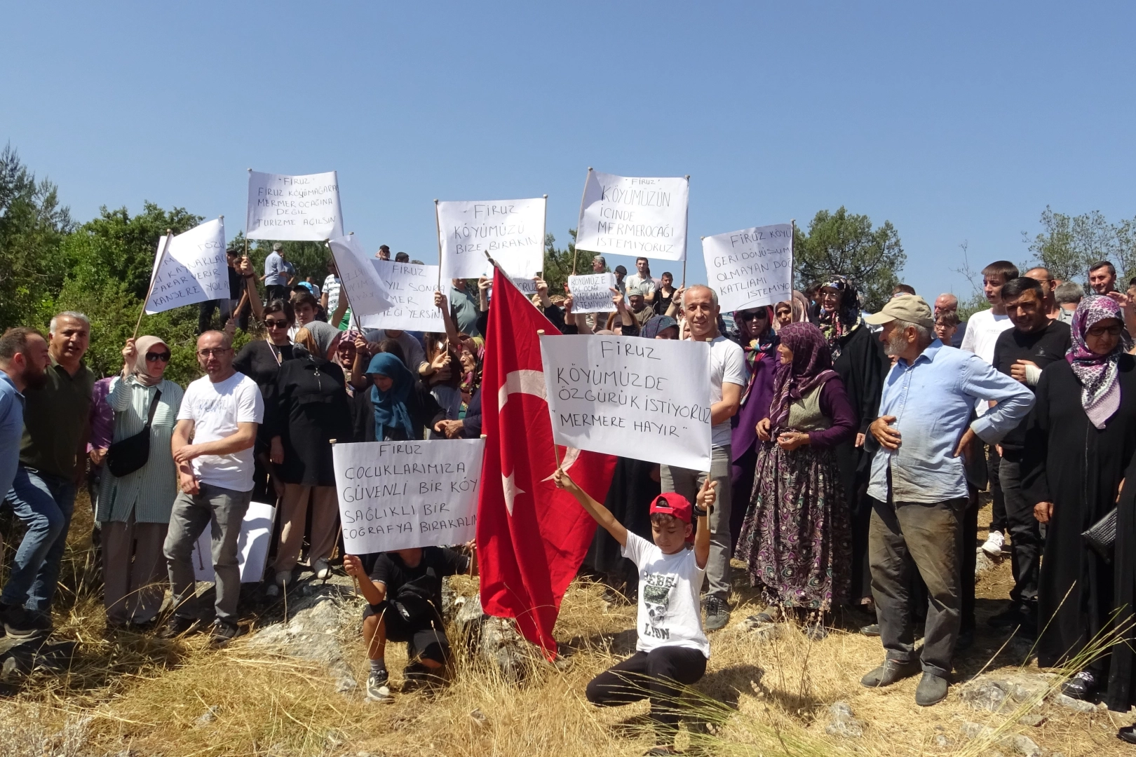 Köy sakinleri  mermer ocağı için eylem yaptı