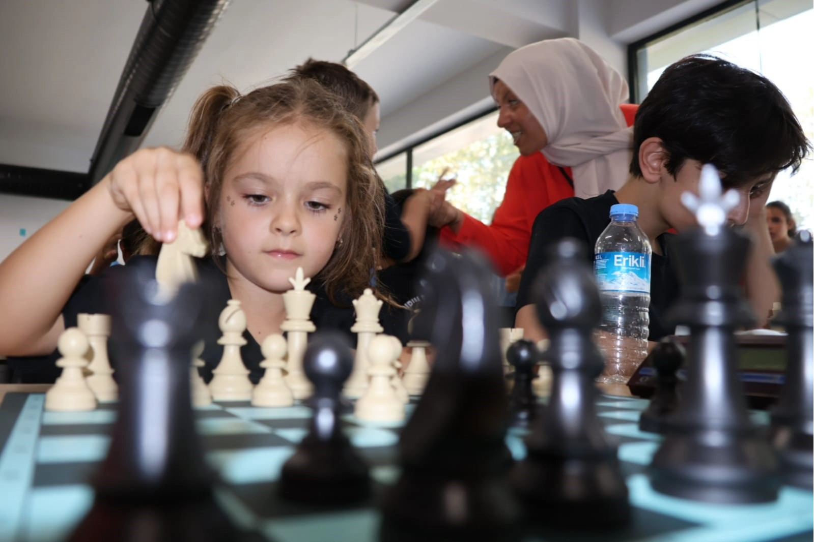 Yıldırımlı çocuklar satranç ile hem öğrendi hem eğlendi