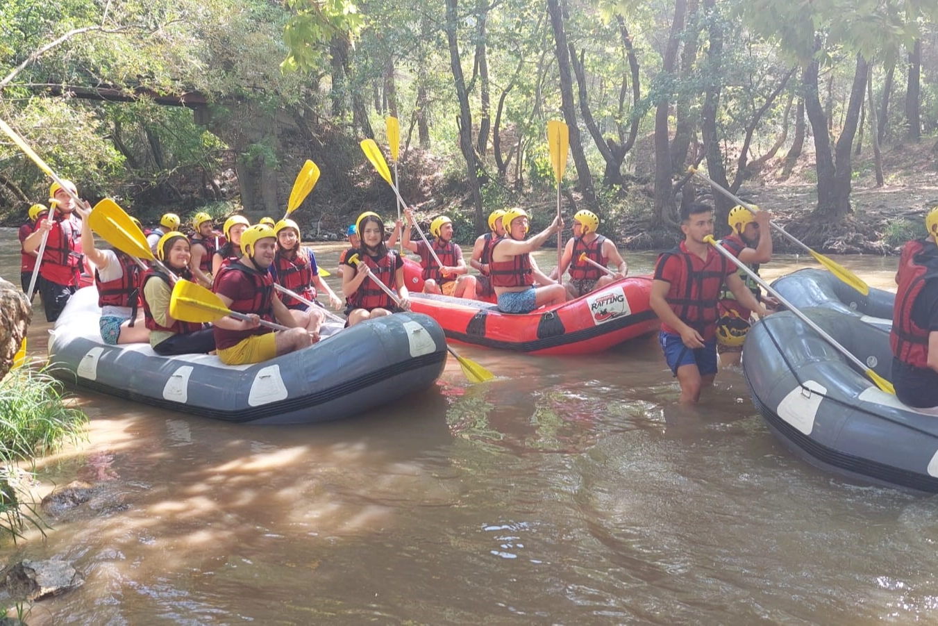 Başkan Ali Aykurt basın mensupları ile rafting yaptı