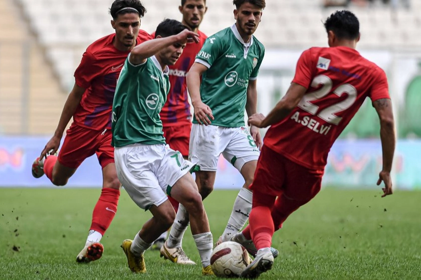 Bursaspor üç puanı uzatmada kaçırdı!