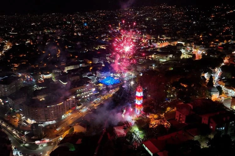 Bursa'da kutlamalara havai fişekli final