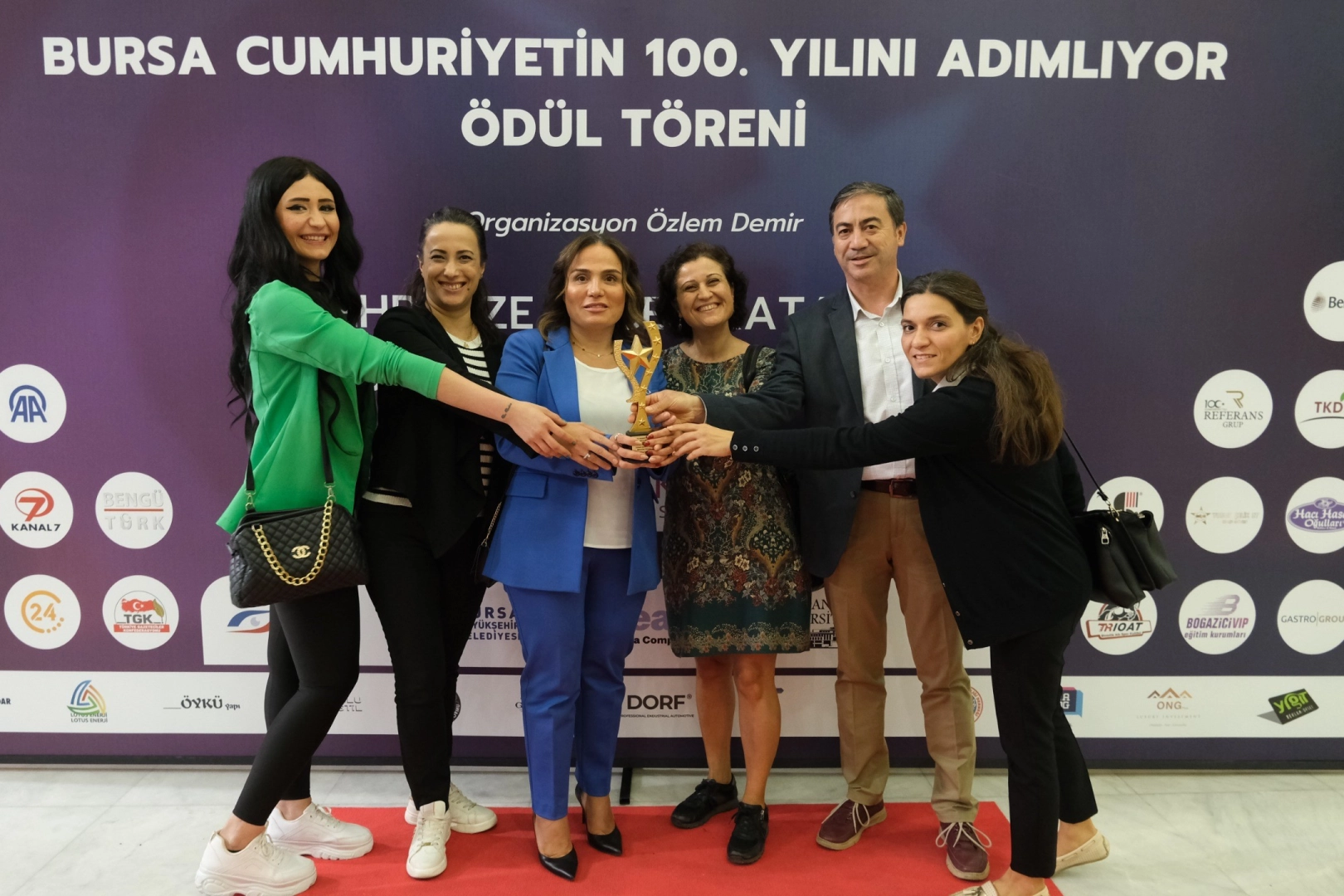 'Yılın En Başarılı Marketler Zinciri' ödülü Özhan Market'in oldu