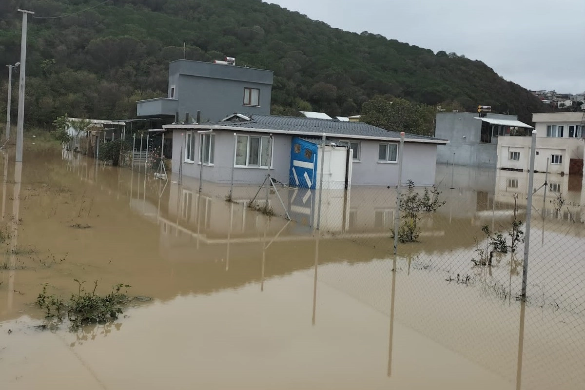 Mudanya'nın sayfiye mahallelerini su bastı