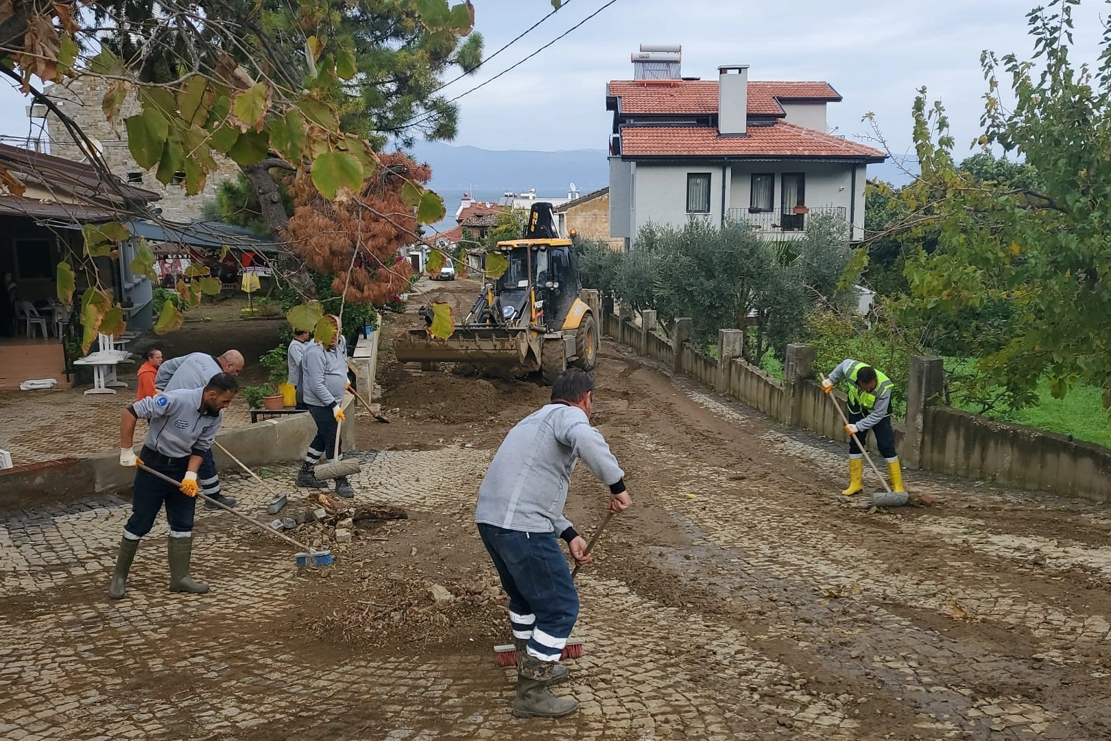 Bursa'da sel bölgelerinde yaralar sarılıyor